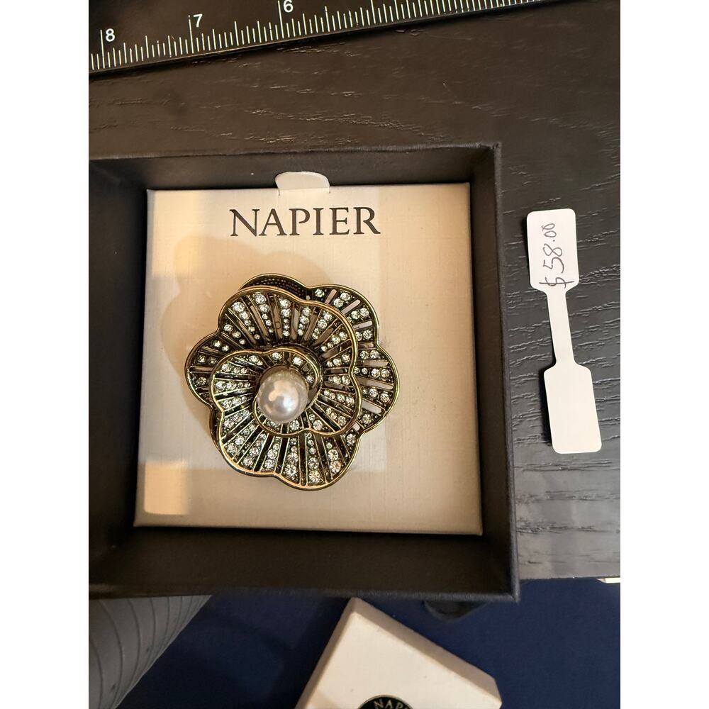 Napier NIB Flower Brooch
